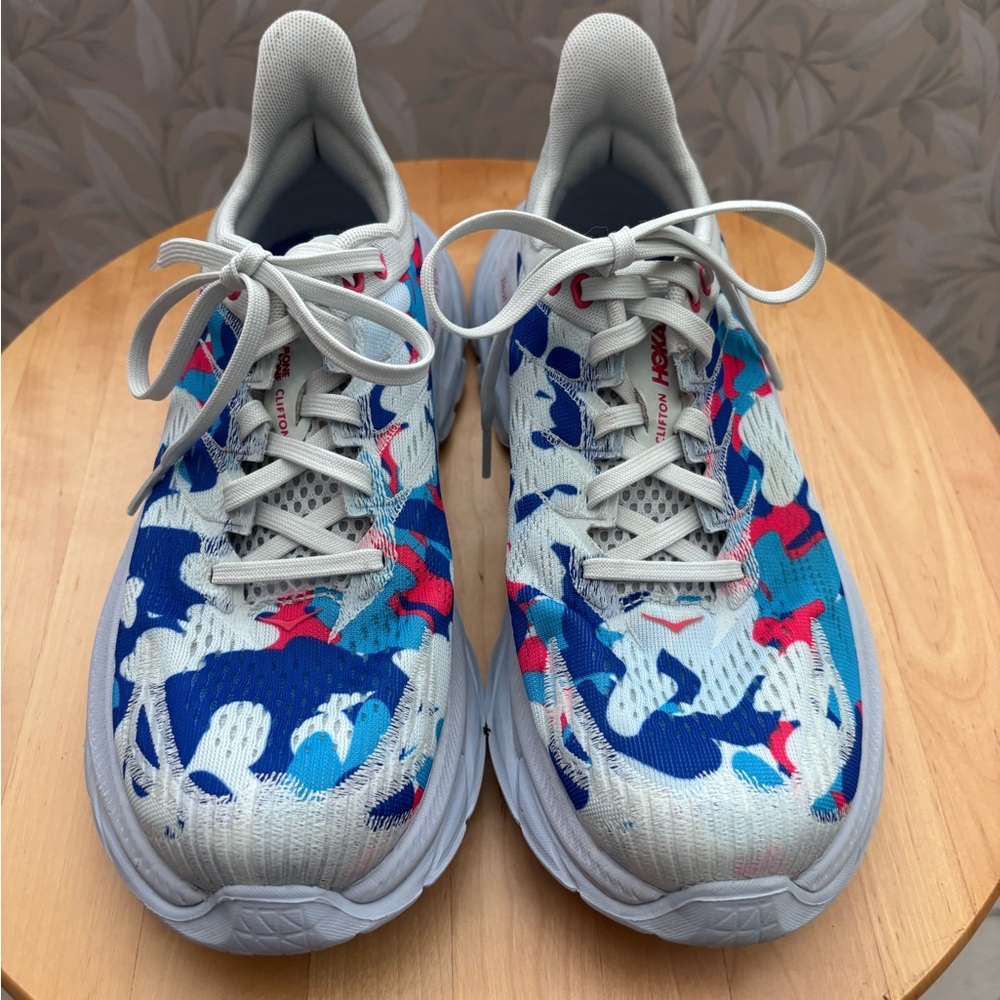 Hoka Blue and Red Clifton Edge geometric women’s size 6.5 - Picture 3 of 10